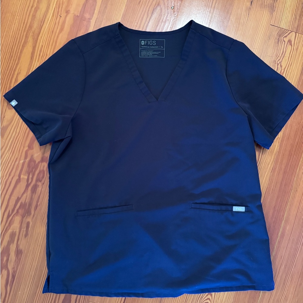 Women’s FIGS scrub top